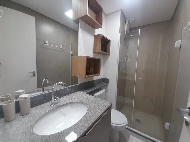 Studio Novo e Completo – 1 Min do Metrô + Vaga