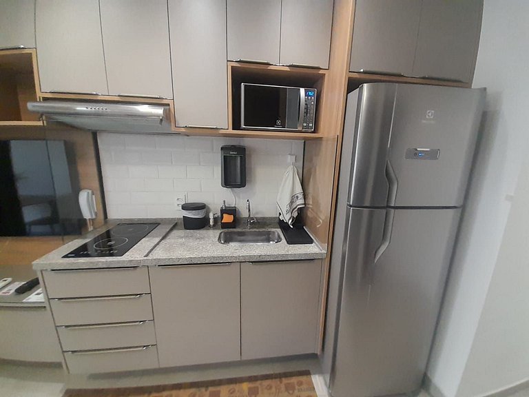 Studio Novo e Completo – 1 Min do Metrô + Vaga