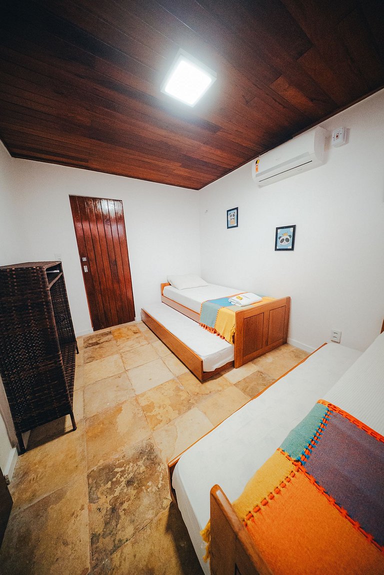 Paraíso na Taíba – Casa Pé na Areia com 4 Suítes