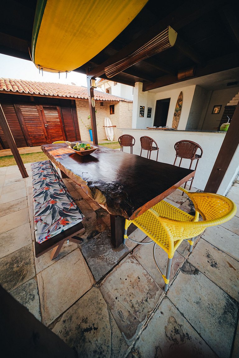 Paraíso na Taíba – Casa Pé na Areia com 4 Suítes