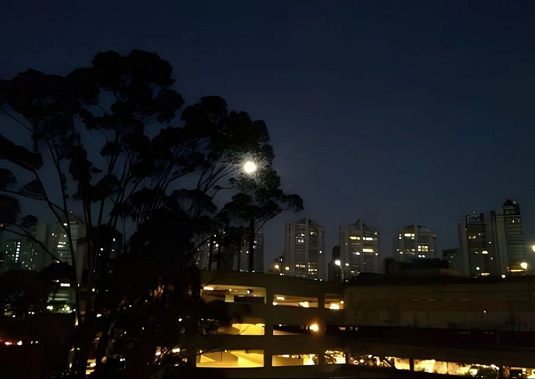 Refúgio Urbano em frente ao Shopping Morumbi Town
