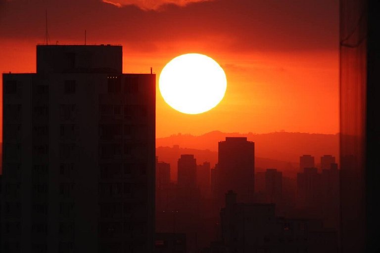 Apê cama Queen e vista top